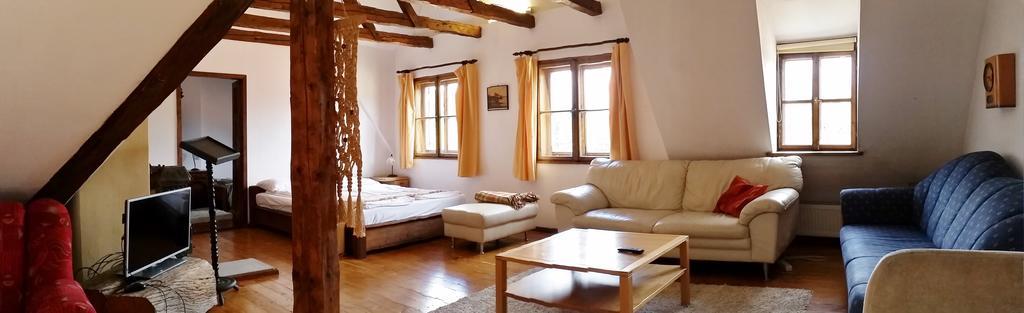 シギショアラCasa Cojoアパートメント 部屋 写真
